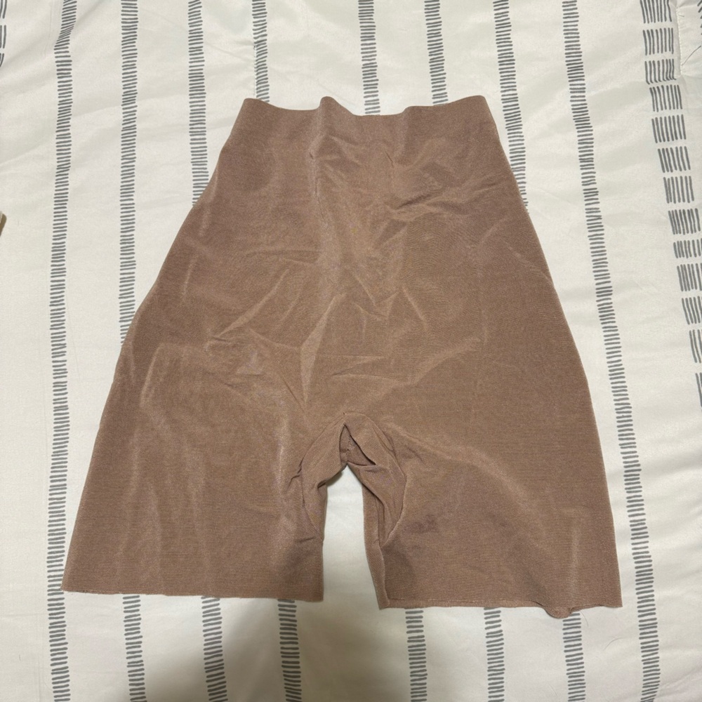 SKIMS Sheer Sculpt Low Back Short